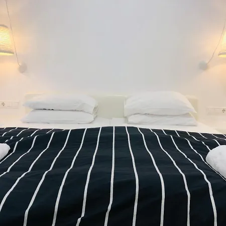 Taki's Guests Bed & Breakfast 2*